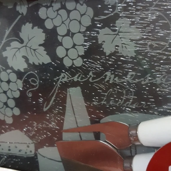 Glass Cheeseboard - Picture 2 of 3